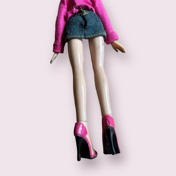 Vintage 2001 Bratz Doll Blonde Hair Denim Skirt Off The Shoulder Top 9.5” Tall - Picture 8 of 8